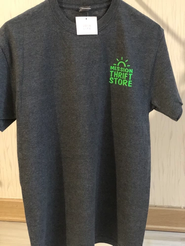 تیشرت یقه گرد مردانه طرح Mission Thrift Store